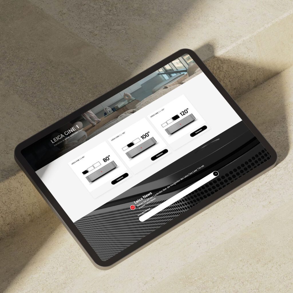 Ein iPad zeigt die Leica Cine 1 Produktseite mit verschiedenen Bildschirmgrößen – inszeniert im minimalistischen Design von WUGER.