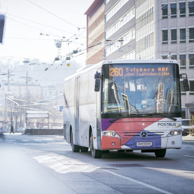 Bus im Stadtverkehr als Motiv für den Social Media Auftritt von Salzburg Verkehr