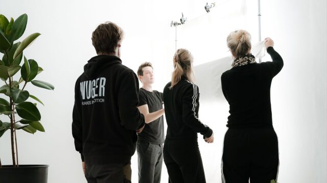 Team von Wuger bei einem Fotoshooting im Design Boutique Hotel Stiegnhaus in Salzburg, Contentproduktion als Teil des Corporate Design Hotel Brandings