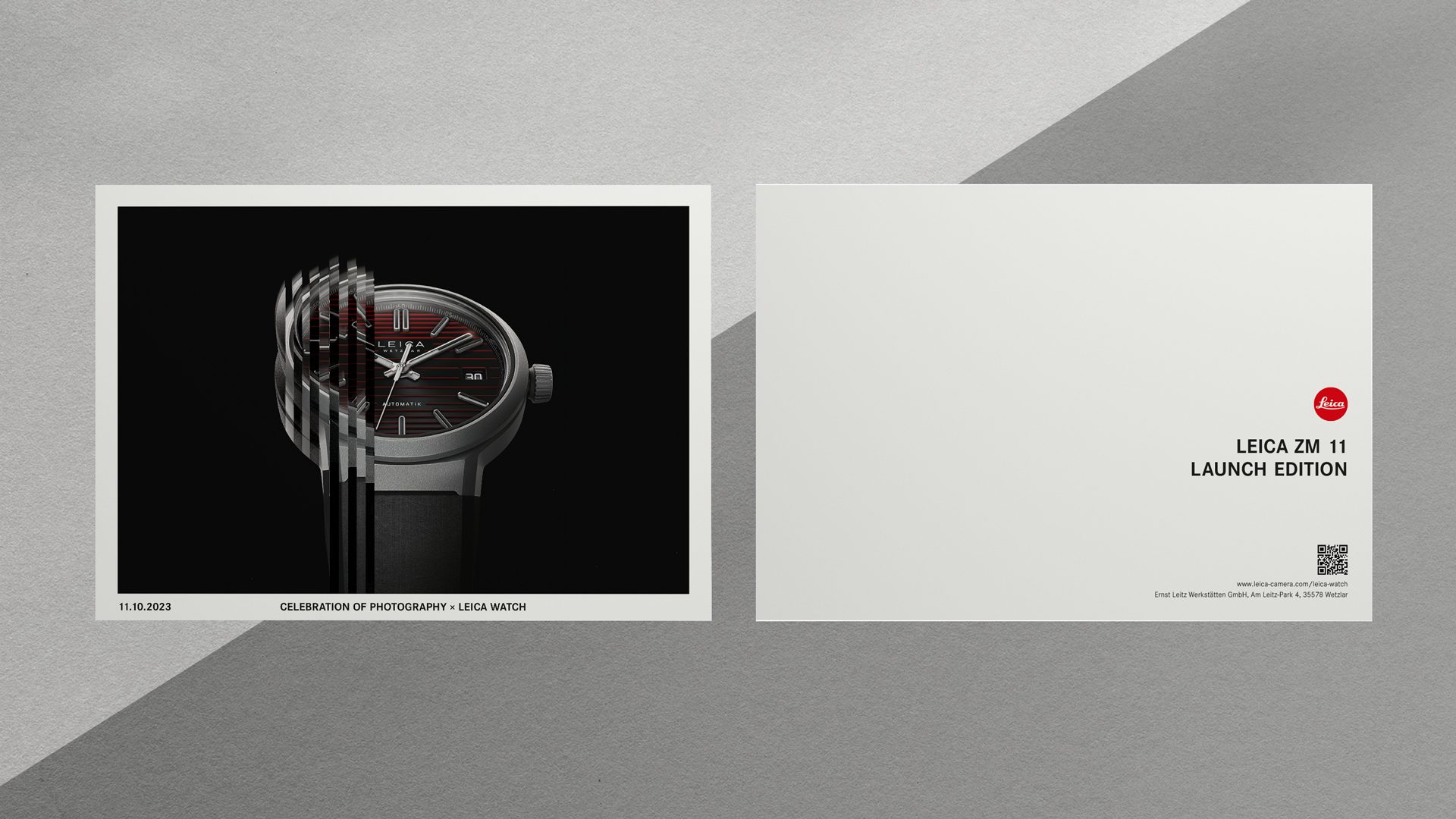 Fotografierte Postkarte mit Uhr und digitalem Bewegungseffekt sowie minimalistischer Rückseite aufgenommen von Wuger für ein hochwertiges Eventdesign