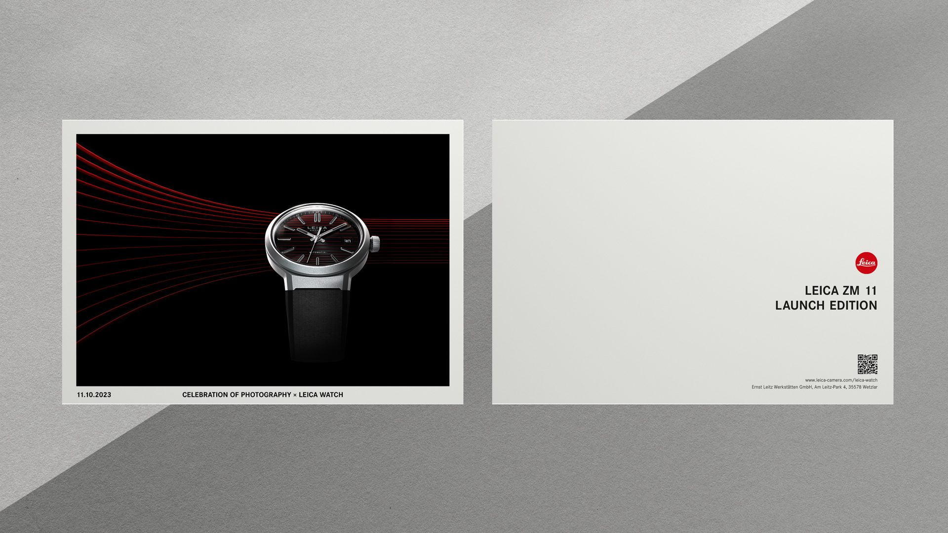 Fotografierte Postkarte mit Uhrvisualisierung und minimalistischer Rückseite aufgenommen von Wuger für ein hochwertiges Eventdesign