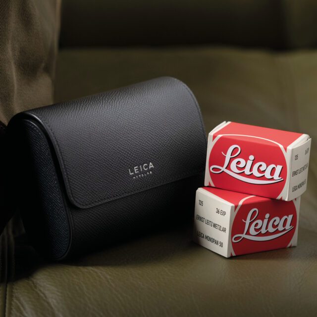 Wuger zeigt Leica Filmrollenhalter aus schwarzem Leder neben klassischen Filmrollen als Verbindung von Handwerk und fotografischer Tradition