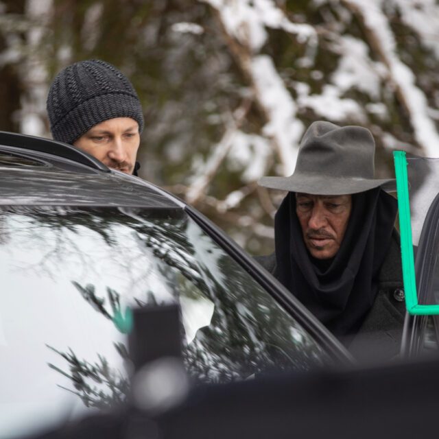 Schauspieler und Wuger Regisseur am Filmset