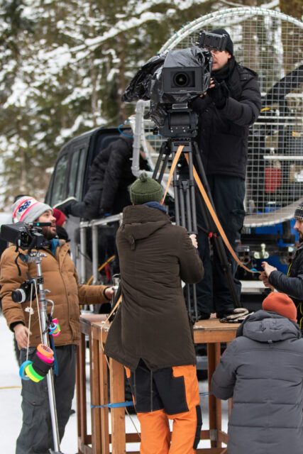 Aufwendiges technisches Set mit Kamera für High-End Werbefilmproduktion