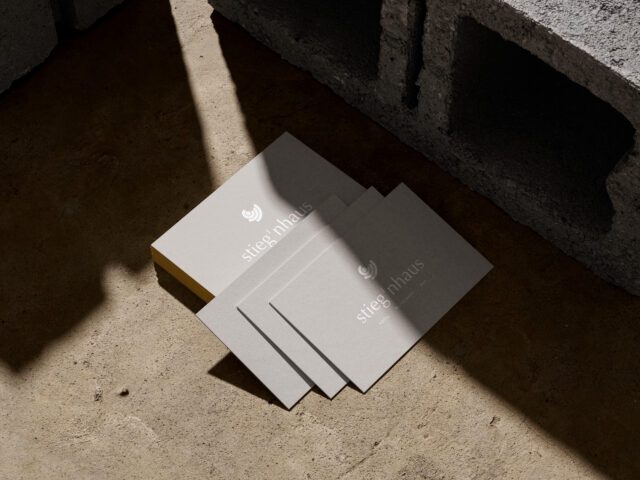 Grafikdesign & Ausarbeitung – Layout, Typografie und Reinzeichnung unter Art Direction Grafikdesign bei Wuger Creative – Layoutentwicklung, Typografie-Systematik, Reinzeichnung und Produktionsabwicklung unter Art Direction