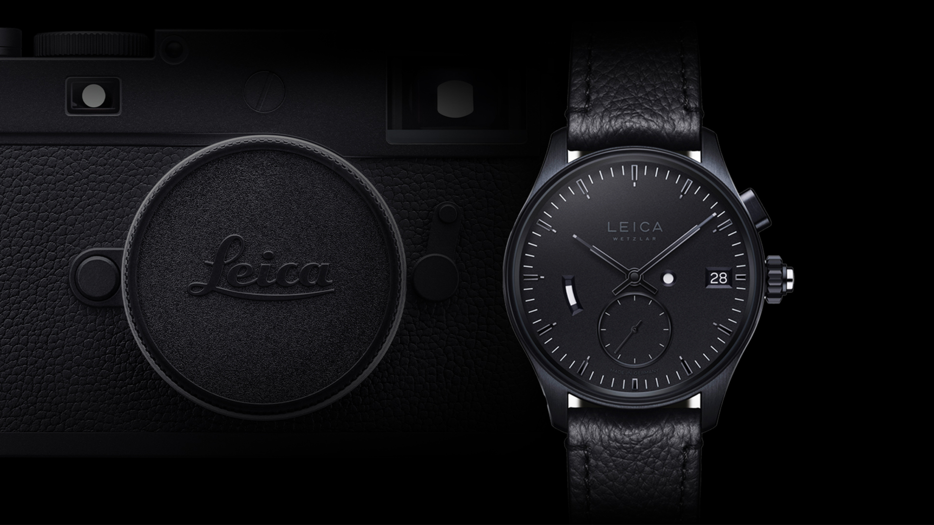 Hochwertige schwarze Leica Monochrom Uhr auf schwarzem Hintergrund für eine High End Produktkampagne mit tiefem Markenerlebnis.
