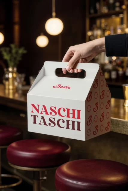 Eine Schachtel, die schon auf dem Heimweg erzählt, wo der Abend war. Gestaltete Takeaway-Box mit Markenwording als gebrandetes Printmedium für Bodos